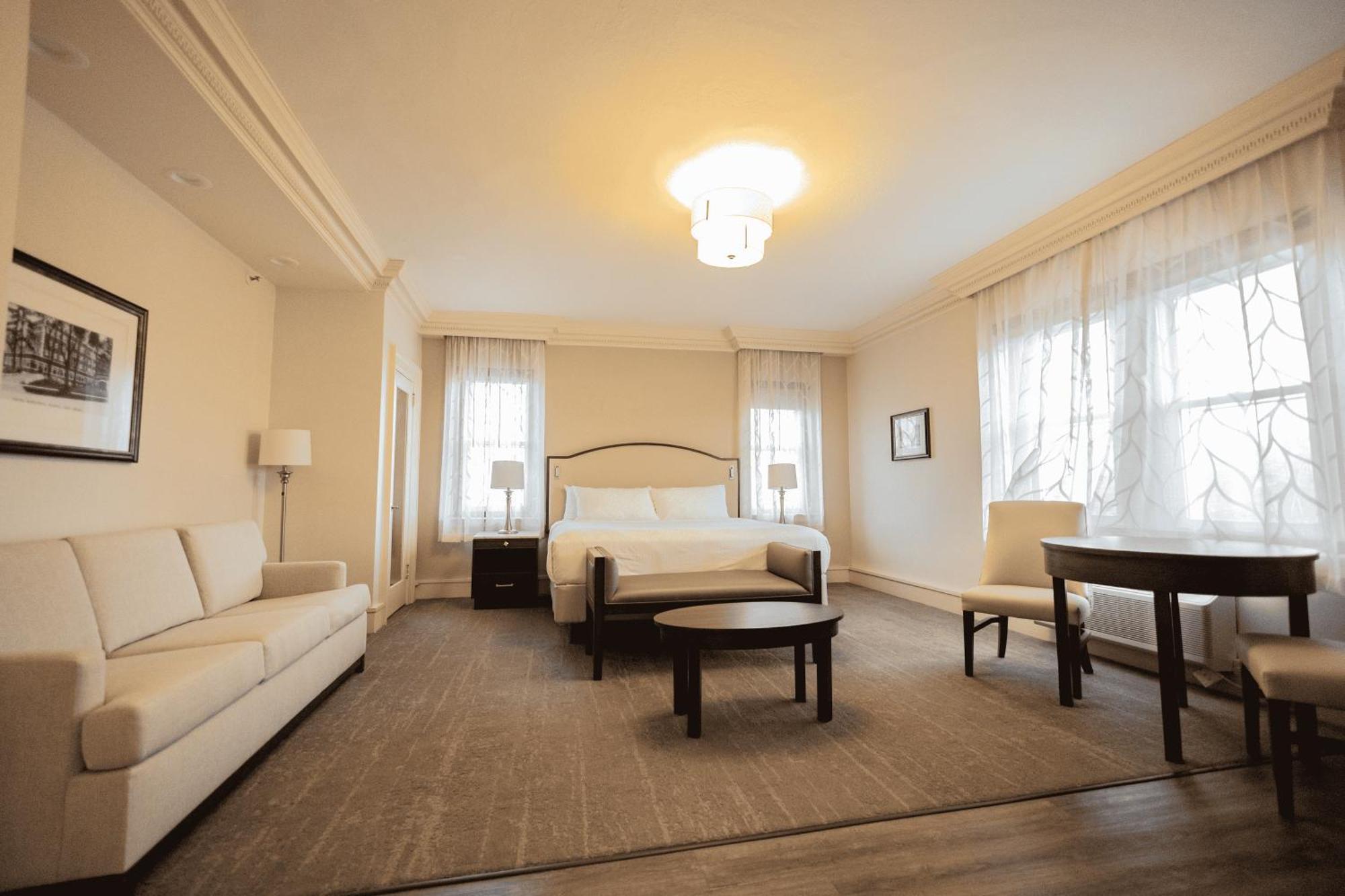 The Albion Summit Hotel Екстериор снимка