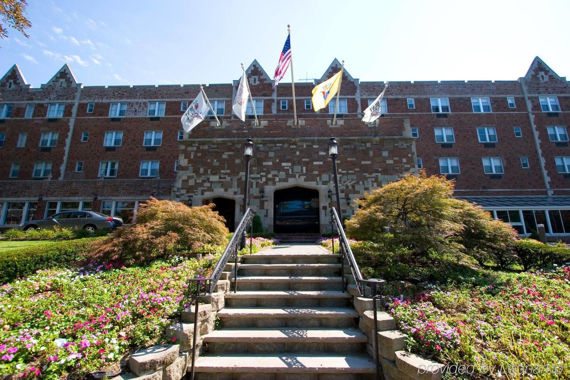 The Albion Summit Hotel Екстериор снимка